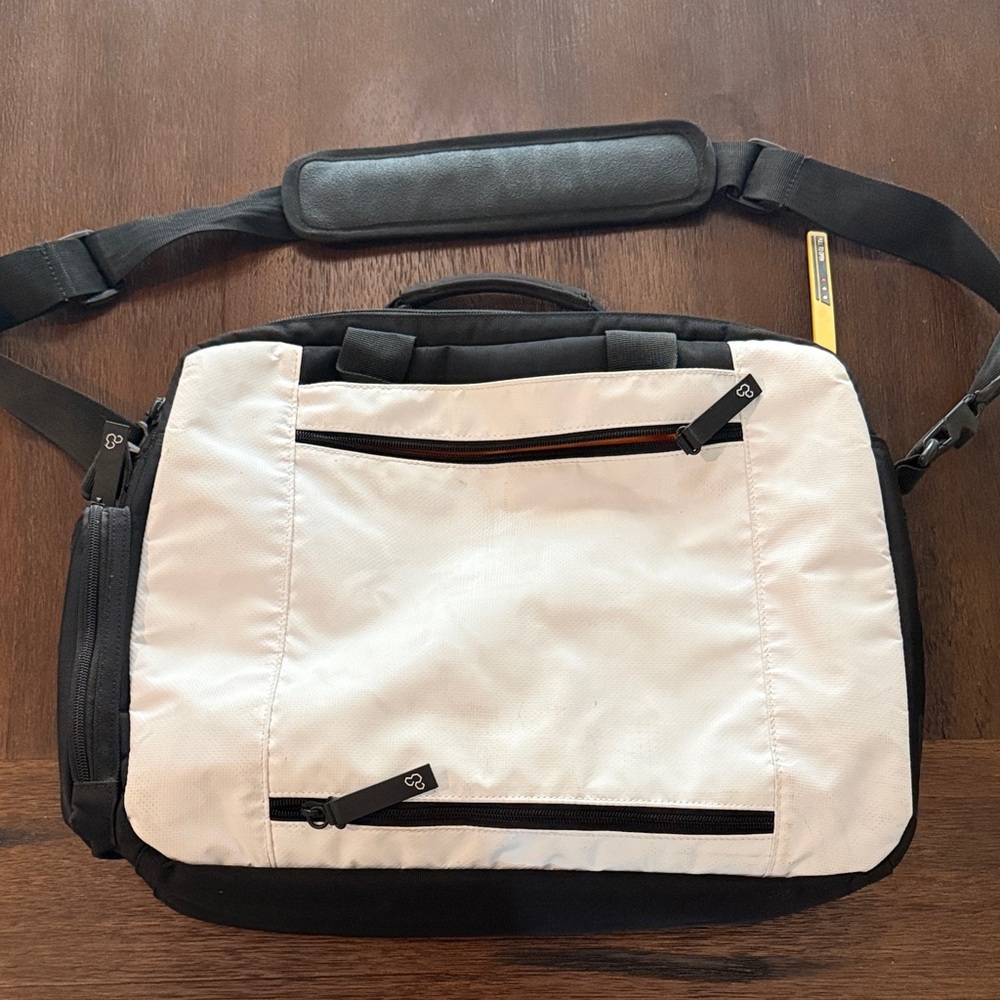 Channel Islands Surfboards Laptop Bag - Picture 2 of 13